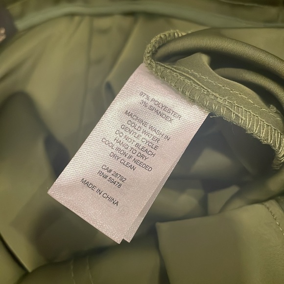 🌿Nwt House of Harlow 1960 plant green satin cargo pocket skirt slit midi XS - Picture 14 of 14